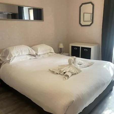 Apartment Verlaine, Appartement 2 Chambres Face Au Chateau De Sedan *