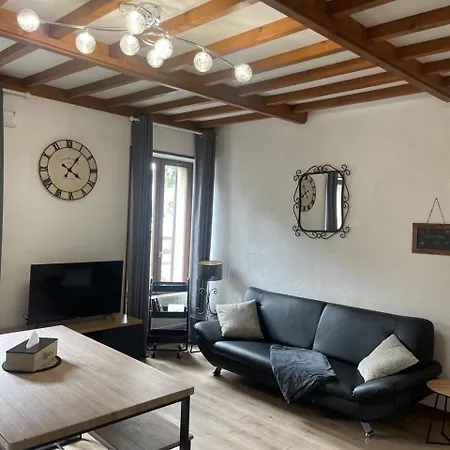 Apartment Verlaine, Appartement 2 Chambres Face Au Chateau De Sedan *